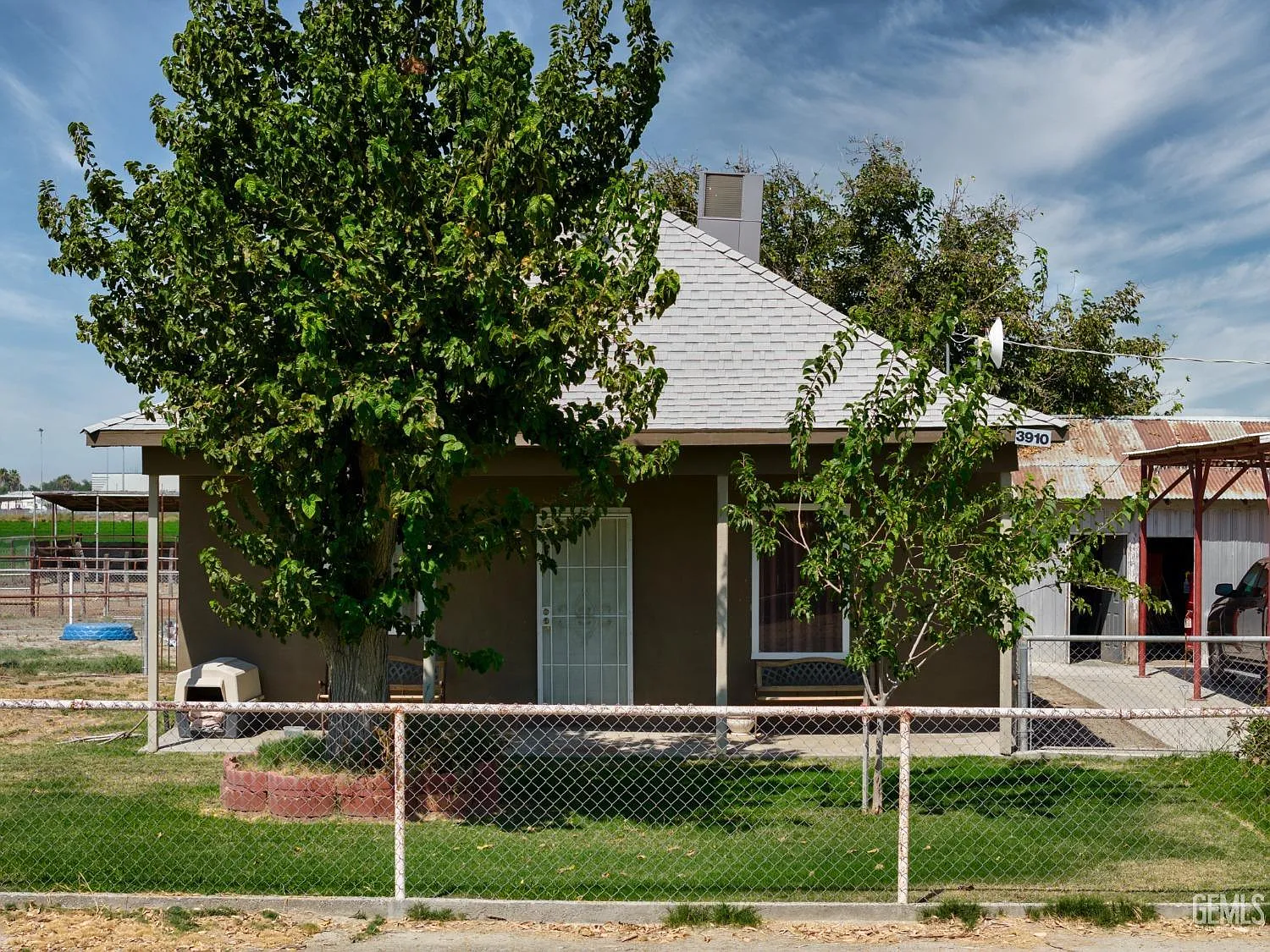 3910 Avenue 50 photo 1