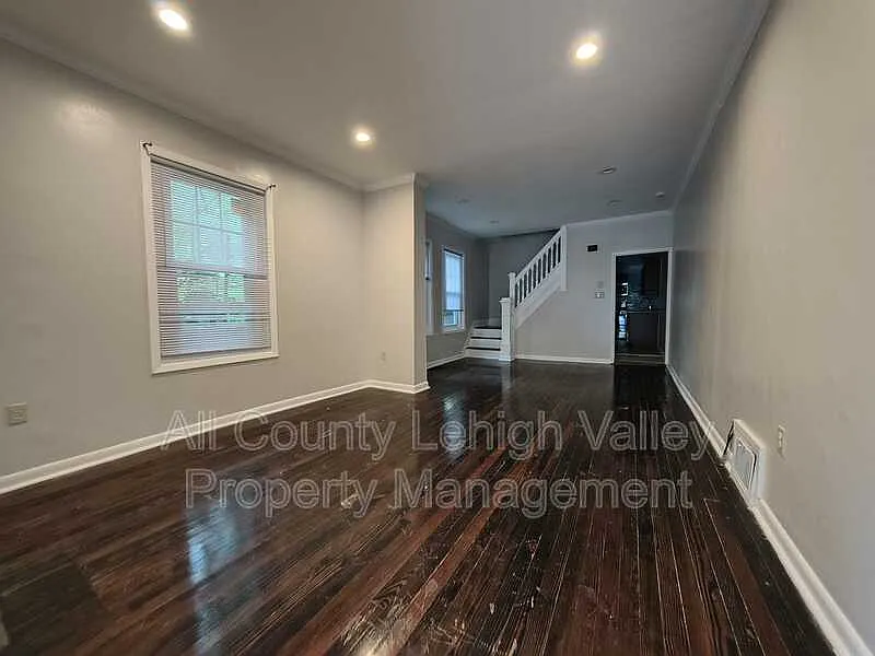 4 bed, 2.0 bath, $2,195 — Photo 3