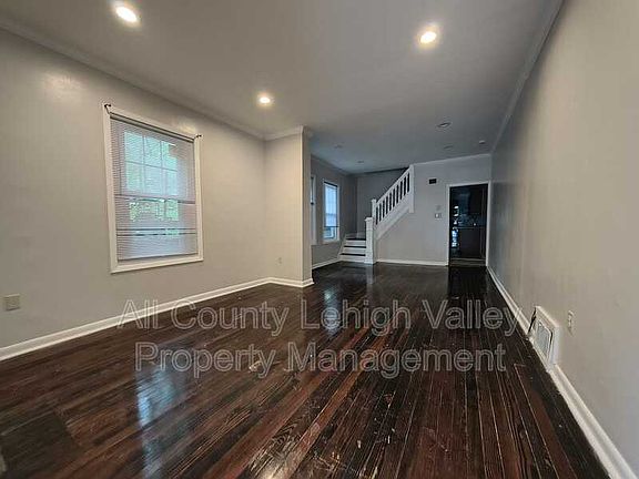 3rd image of 714 Atlantic St
