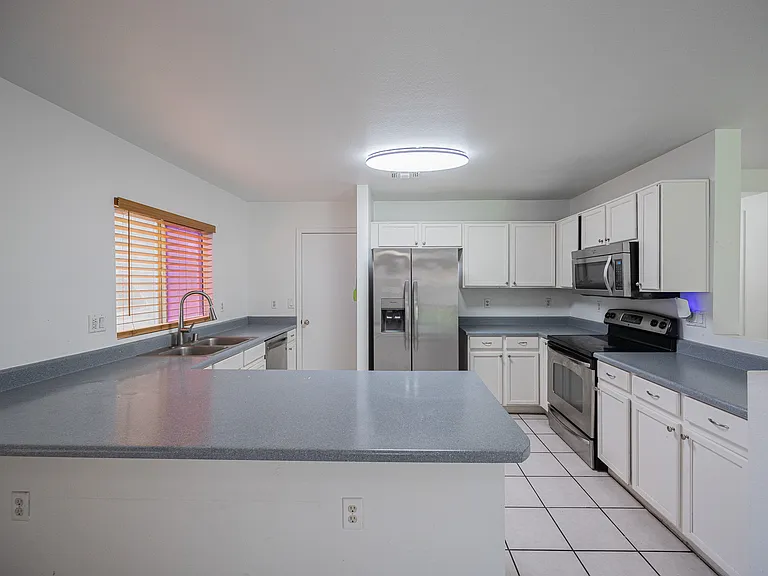 11595 W Holly St — Photo 11
