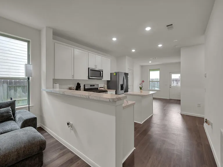 16435 Big Hickory Dr — Photo 10