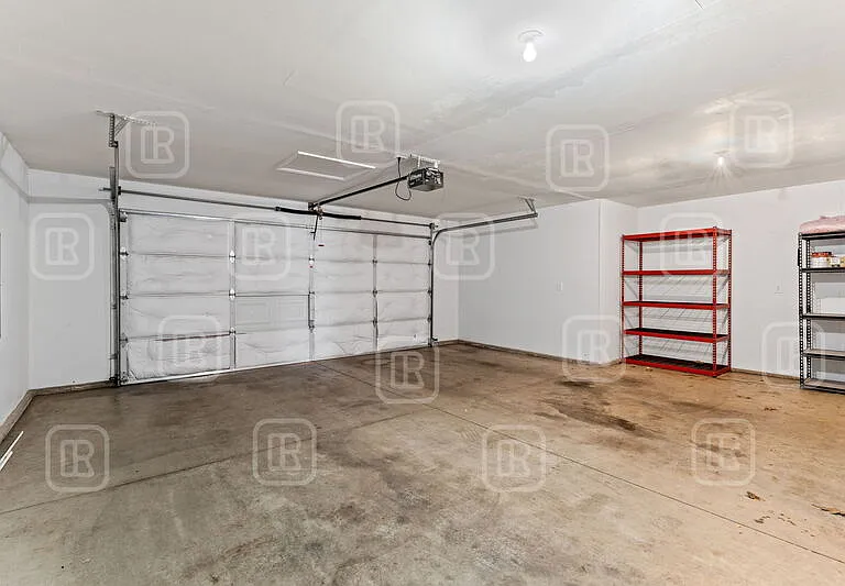 2211 N Oakland Ln — Photo 10