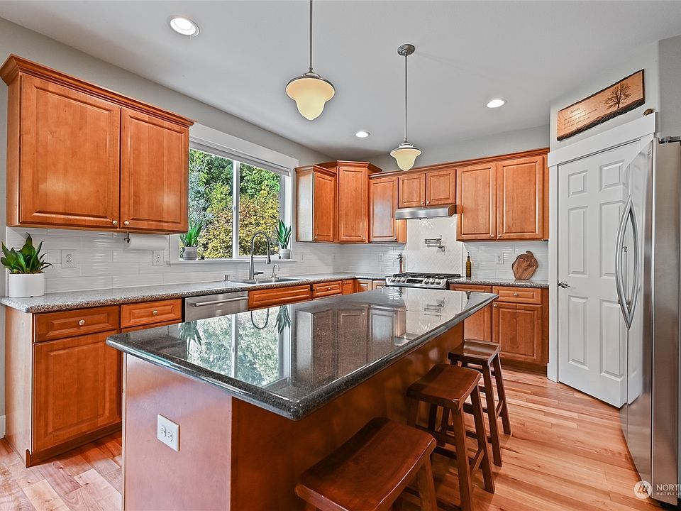 2nd image of 10128 205th Avenue SE