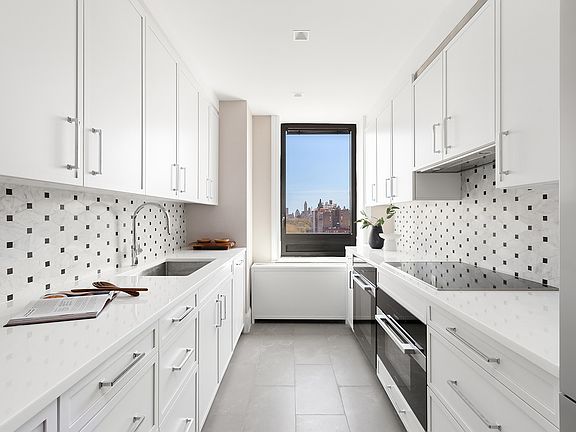 4th image of 201 W 77th St #15AB