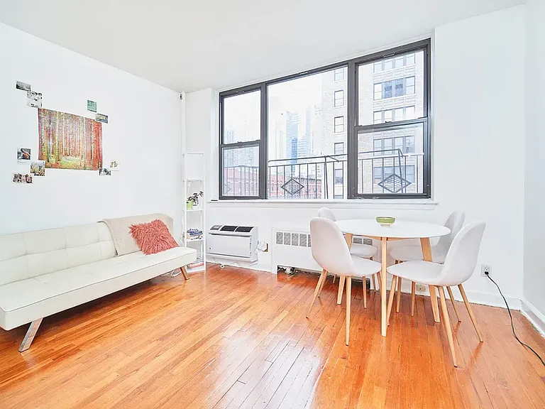 400 W 45th St #5D — Photo 3