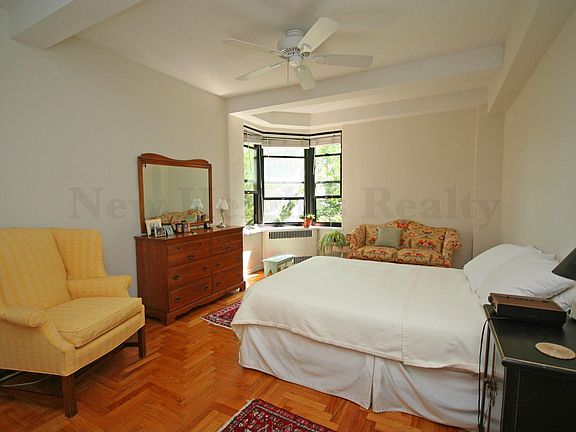 3rd image of 60 Park Ter W APT A63