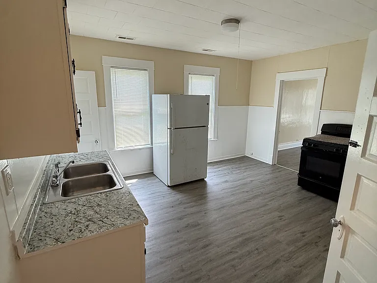 25 Houghton Ave #1 — Photo 4