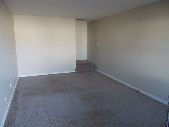 3rd image of 18333 Wentworth Ave APT 19