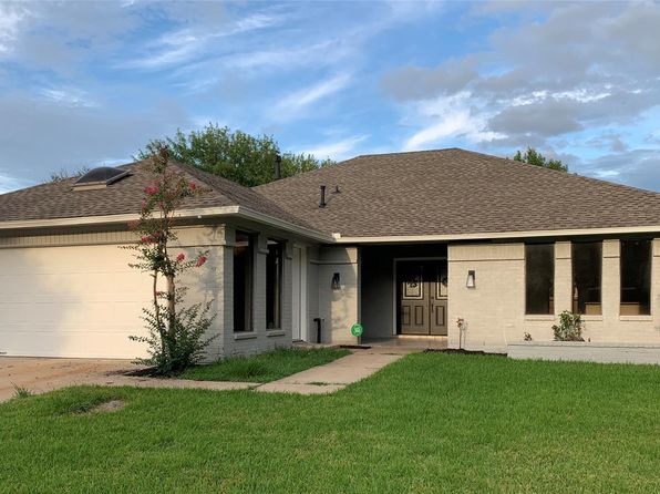 610 Woodlake Cir