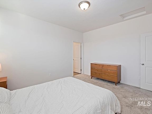 4th image of 1889 NW Enterprise St