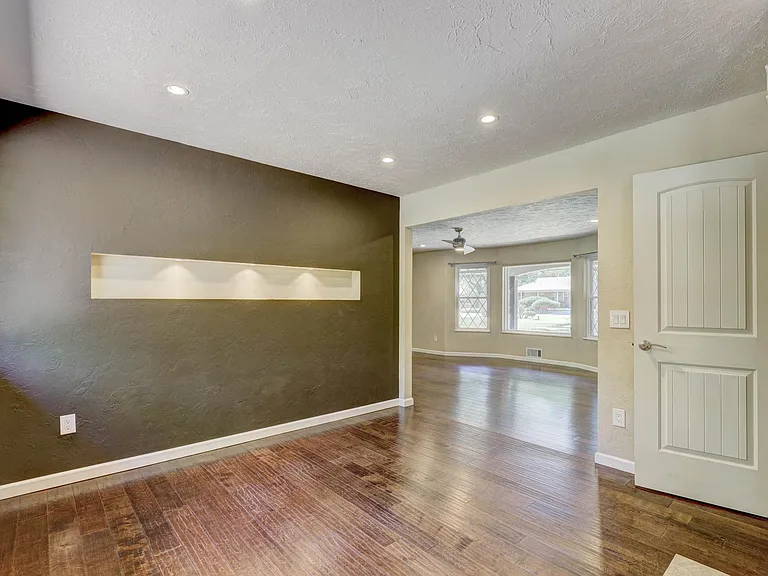 2820 Guilford Ln — Photo 13