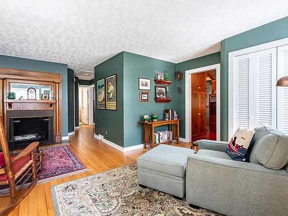 3rd image of 908 Brown St