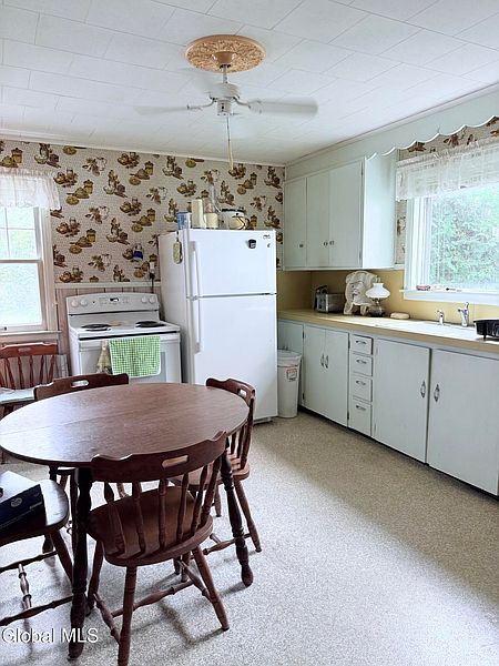 2nd image of 184 S Kingsboro Avenue