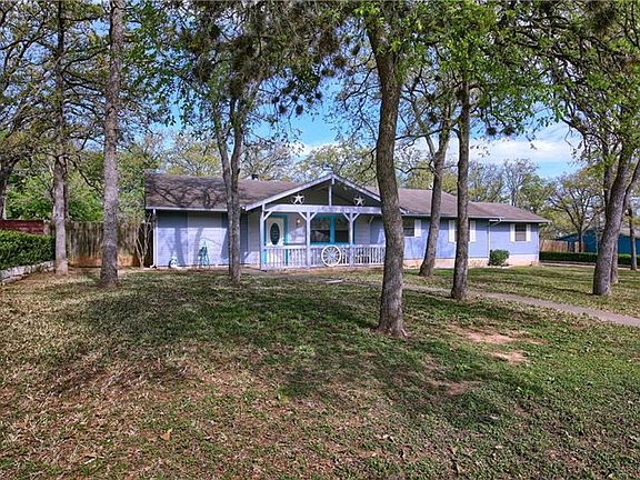 5th image of 160 Live Oak Dr