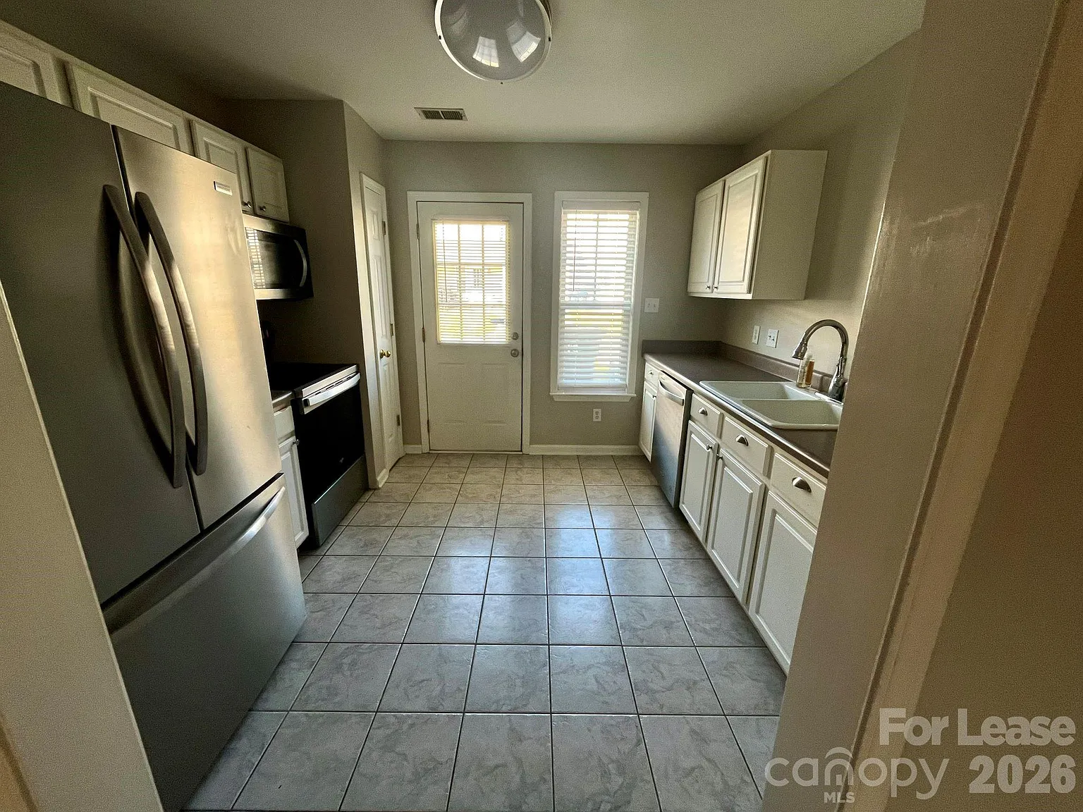 2 bed, 2.5 bath, 1314 sqft, $1,900 — Photo 4