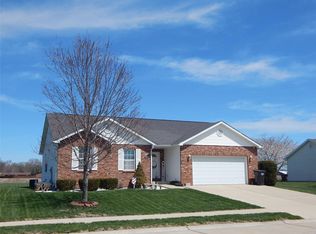 108 Rosebud Ln, Godfrey, IL 62035