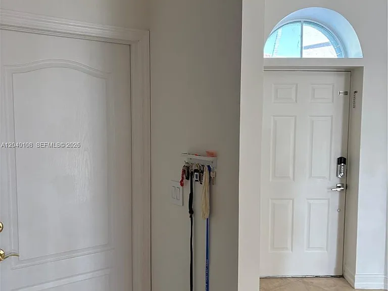 18410 NE 30th Ave #18410 — Photo 5