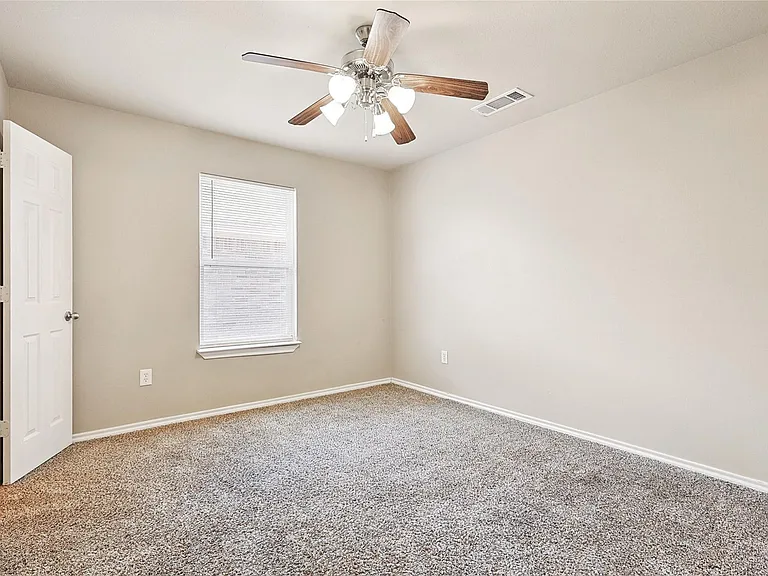 819 Parkplace Rdg — Photo 11