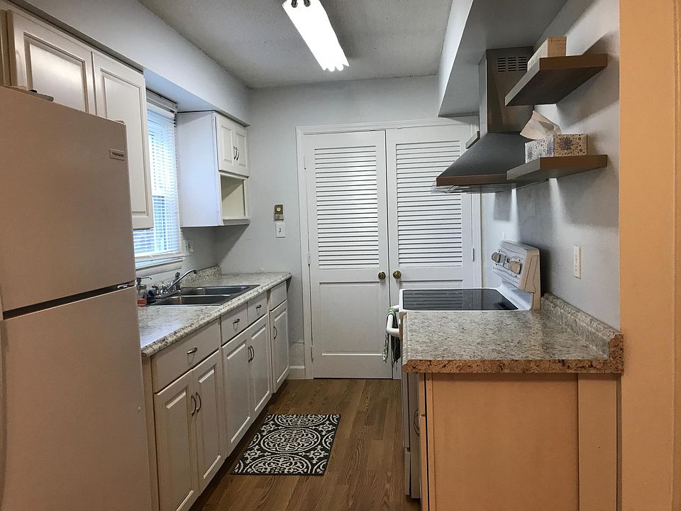 1st image of 307 S Gary Ct