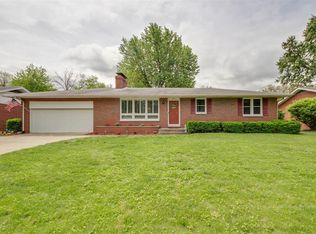 821 Pardee Rd, Godfrey, IL 62035