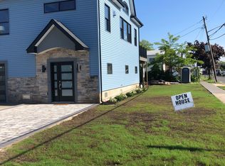 158 Radcliffe Rd, Island Park, NY 11558