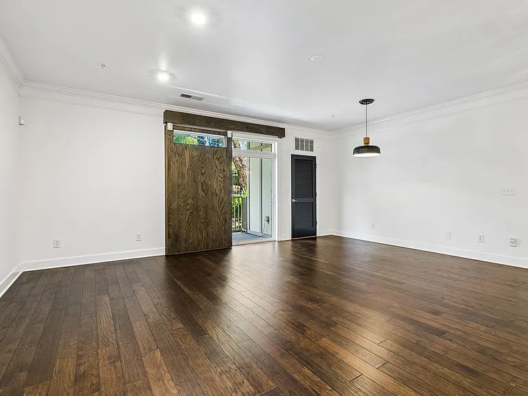 3100 W End Cir #102 — Photo 4