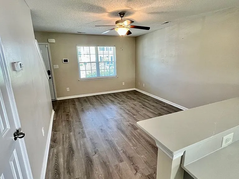 4000 Banister Loop — Photo 10