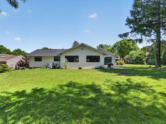 2nd image of 13 Oxwood Cir