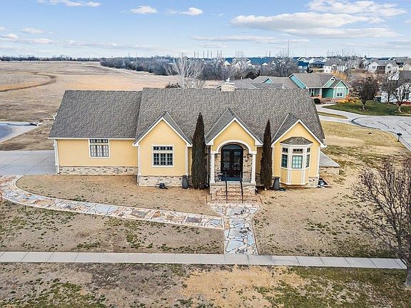 3rd image of 6906 E Summerside Ct