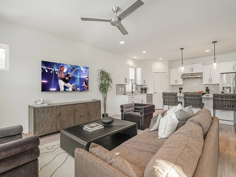 1701 Lischey Ave — Photo 10