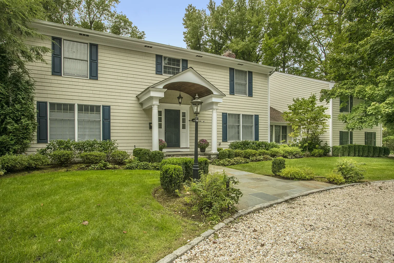 877 Orienta Ave photo 1