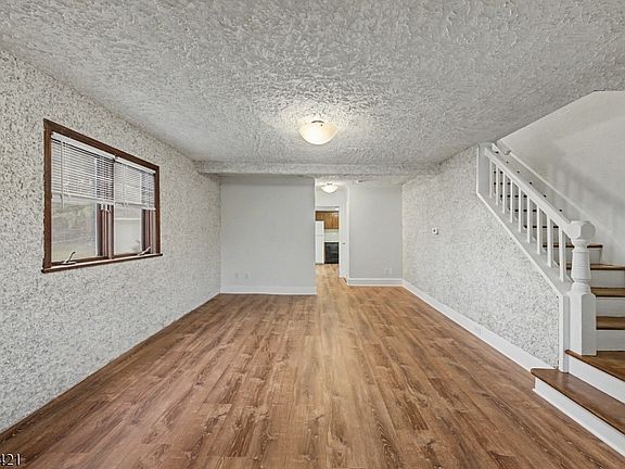 5th image of 242 W Hanover Ave