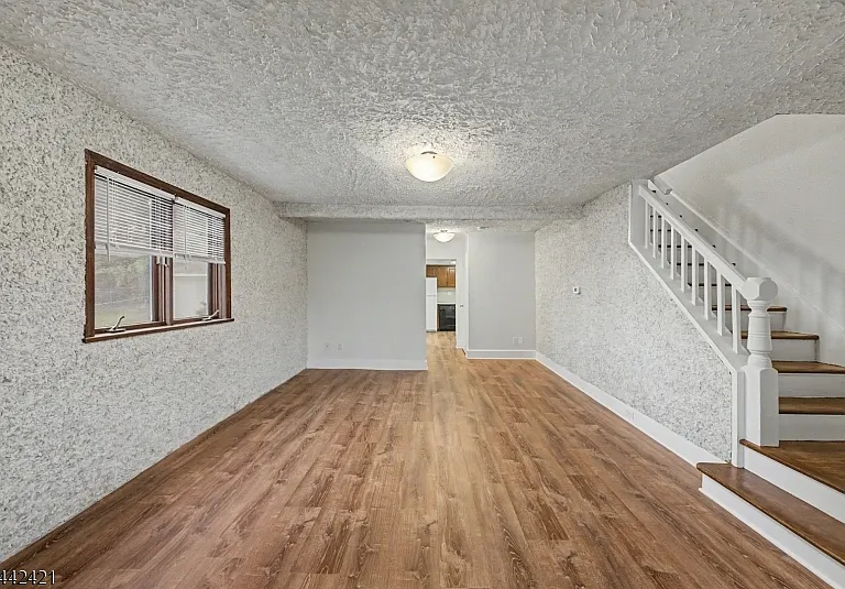242 W Hanover Ave — Photo 5