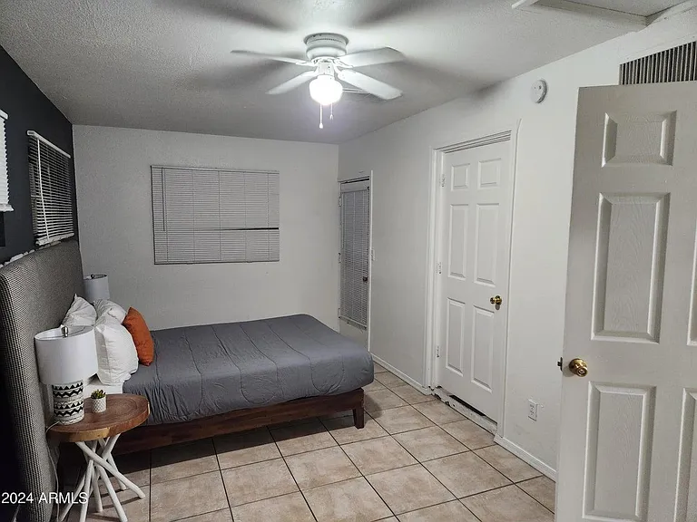 1445 E Hudson Dr — Photo 6
