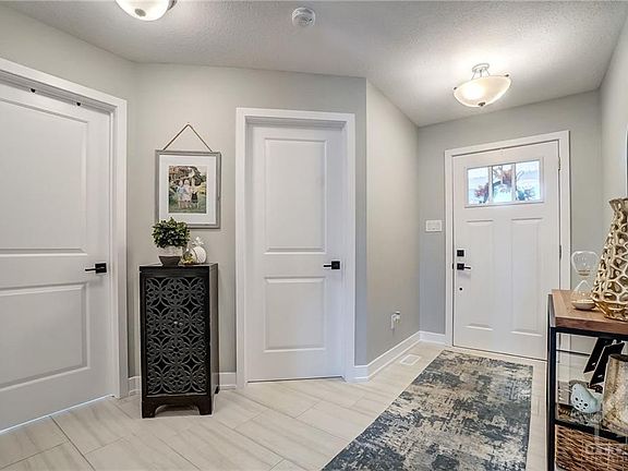 5th image of 126 Margaret St