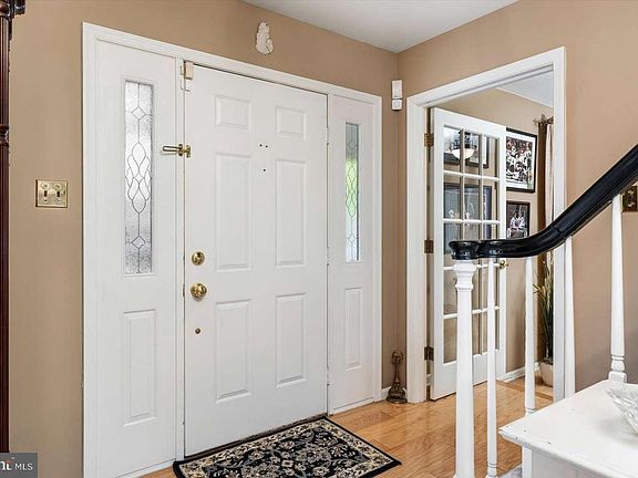 4th image of 18 Melvina Dr