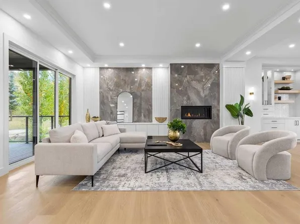 407 E Patterson Blvd SW, Calgary, AB T3H 3N6