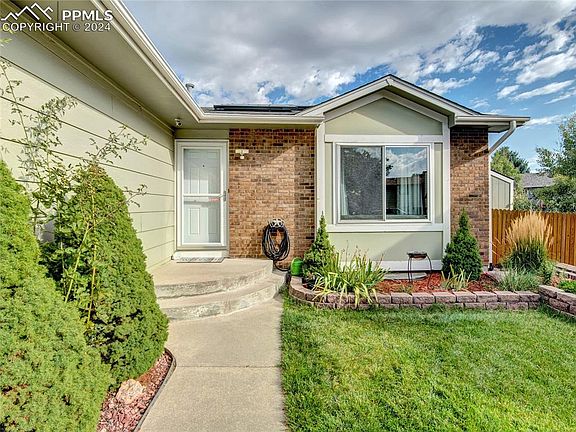 3rd image of 8065 Trefoil Ct