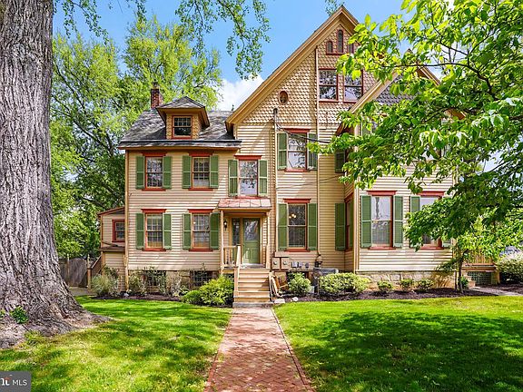 5th image of 100 Forest Ave
