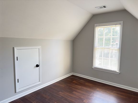 Bonus room with storage space