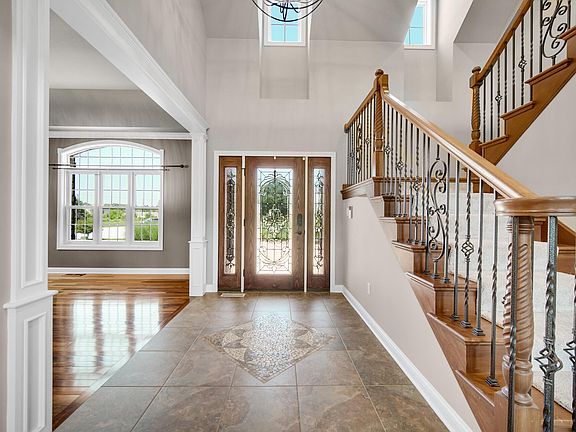 3rd image of 286 Overlook Ct