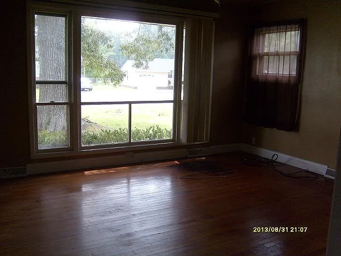 142 Bryan Blvd — Photo 3