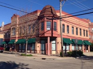 131 E Calhoun St, Woodstock, IL 60098