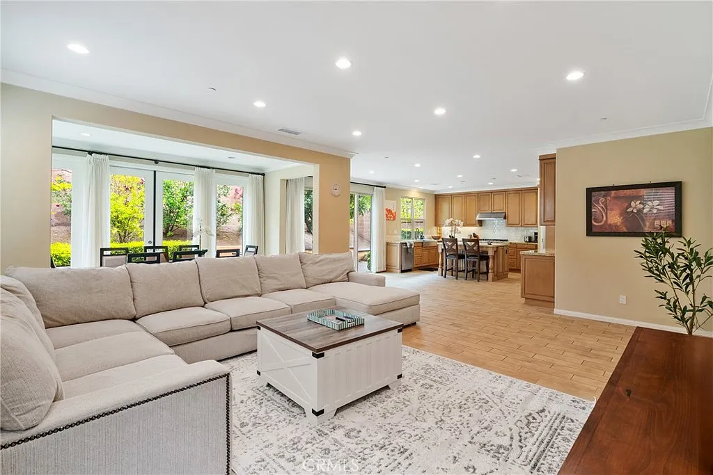 4 bed, 2653 sqft, $7,200 — Photo 1