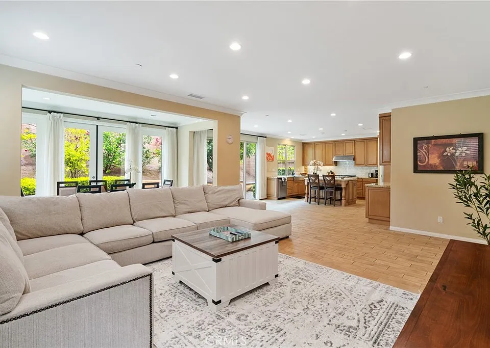 61 Crestwick