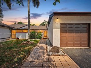 9315 Wedgewood Dr #B19, Tamarac, FL 33321