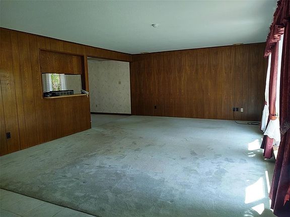 4th image of 2706 Shady Creek Dr