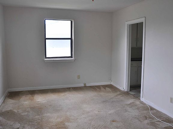 3rd image of 704 13th Ave N #704