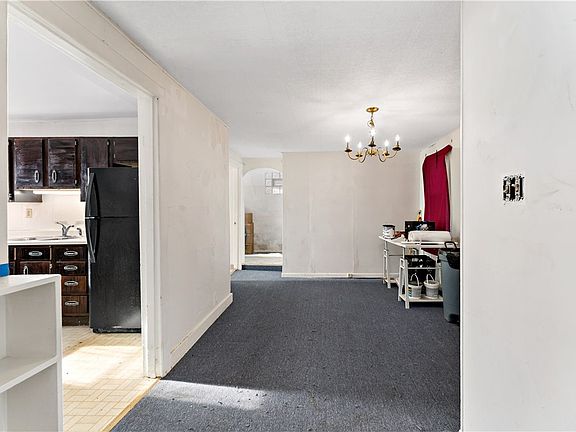 4th image of 308 Merrimac St