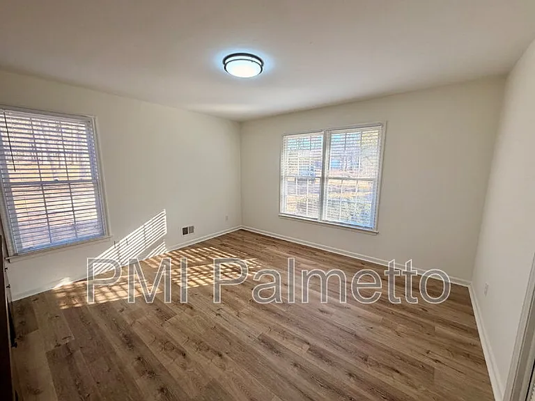 222 Indian Creek Cir — Photo 9
